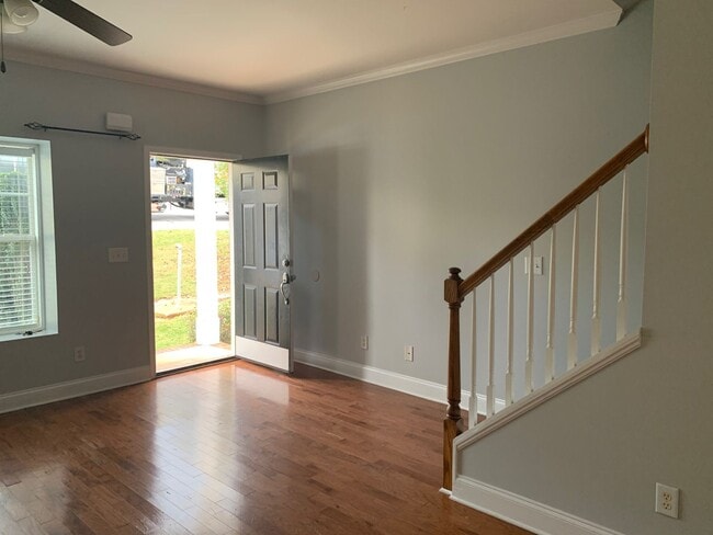 Building Photo - Lovely Eastside Townhome Condo Near Vet School- 3BR/3BATH!
