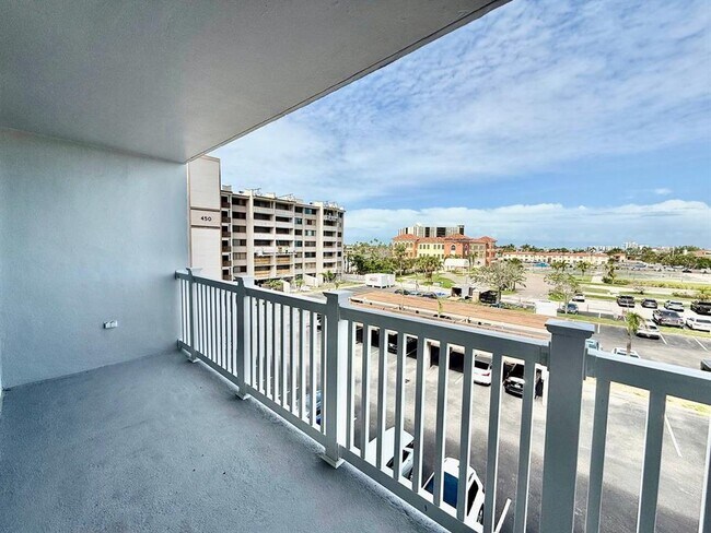 Building Photo - 500 Treasure Island Causeway