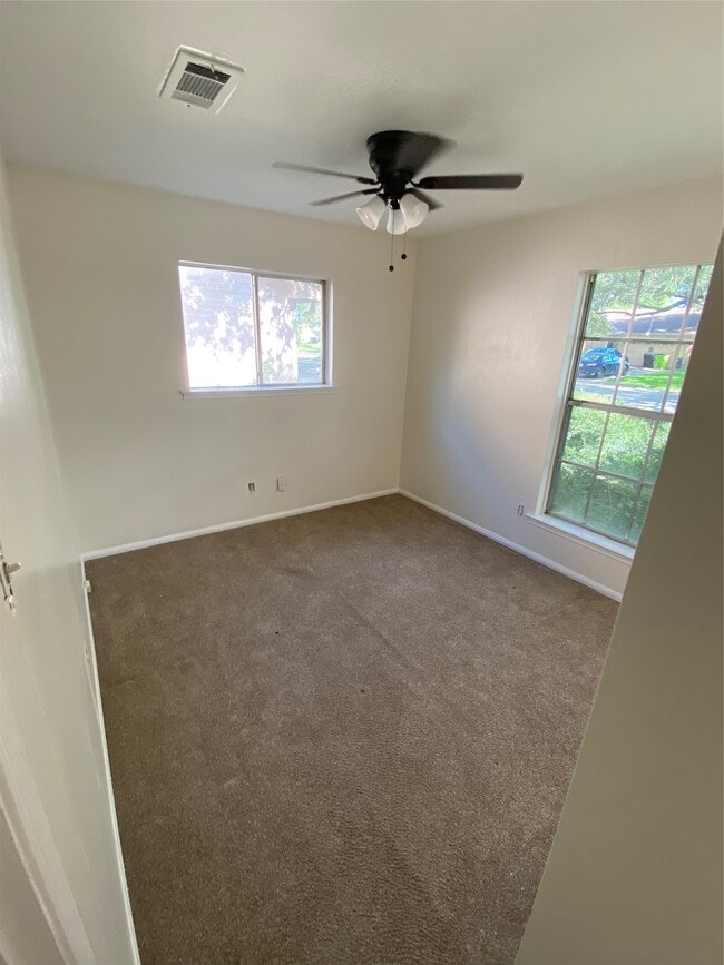 Building Photo - 2220 Ripple Creek Dr