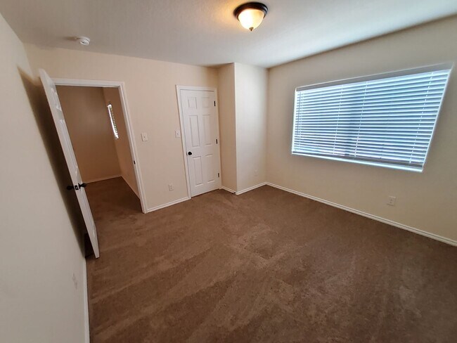 Building Photo - 8712 Vista De Nubes