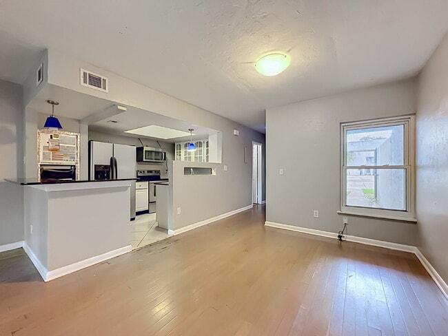 Building Photo - 2857 Wonderwood Ln