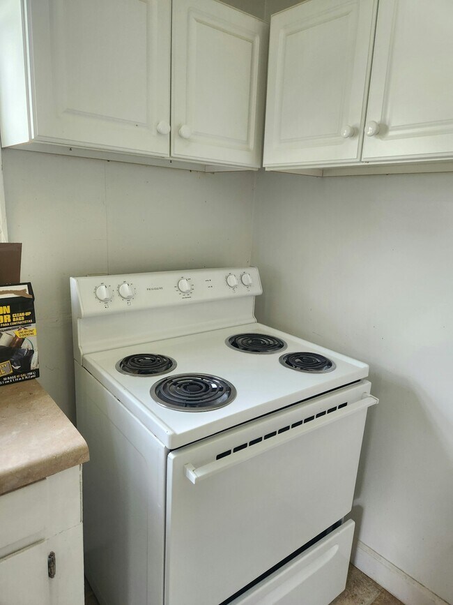 Building Photo - 302 Dahl St