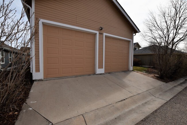 Building Photo - 2851 Des Moines Dr