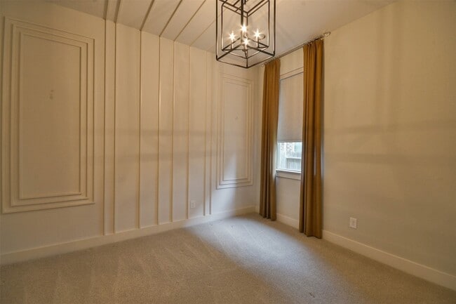Building Photo - 5911 Vineyard Creek Ln