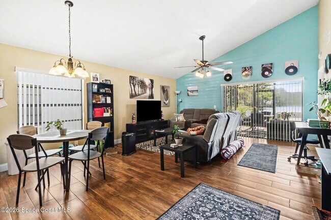 Building Photo - 1611 Clover Cir