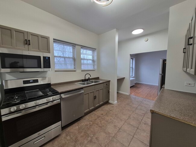 Building Photo - 6830 S South Shore Dr