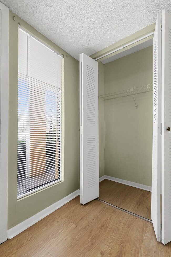 Building Photo - 5200 NW 31st Ave