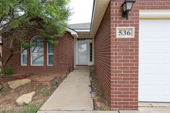 Building Photo - 536 N Kirby Ave