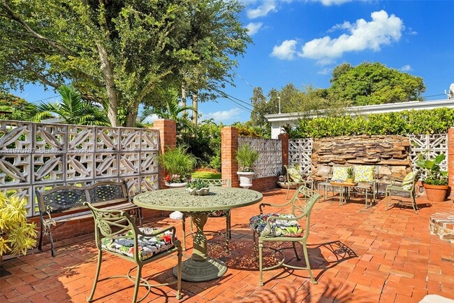 Building Photo - 430 NE 52nd Terrace