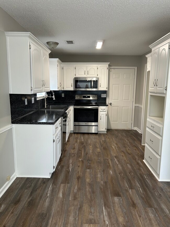 Building Photo - 16 Azalea Dr