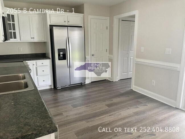 Building Photo - 2055B Cambria Dr