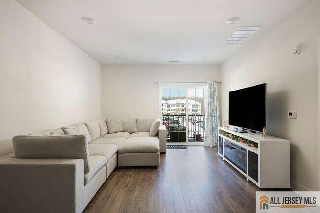 Building Photo - 421 Tavern Rd