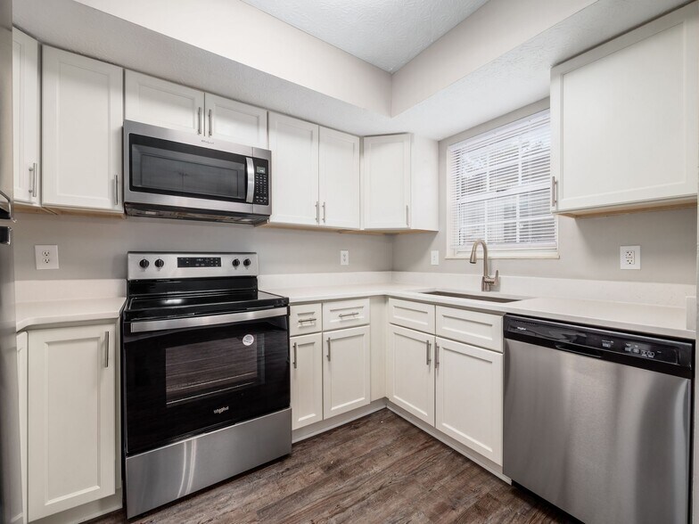 Building Photo - 7754 Deercrest Ct