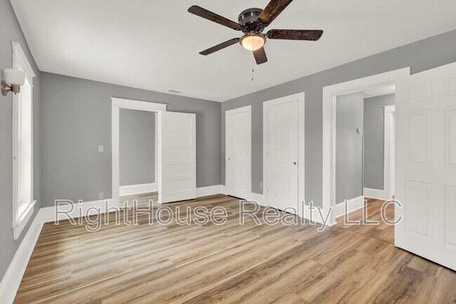 Building Photo - 611 S Grove St