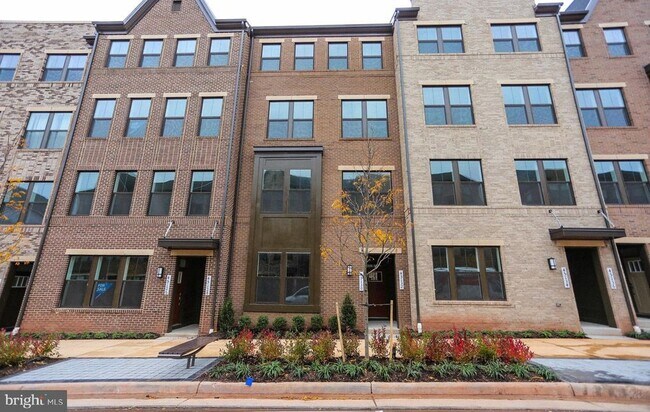 Building Photo - 45132 Kincora Dr