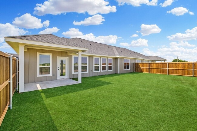 Building Photo - AVAILABLE NOW! NEW LUXURIOUS DUPLEX LOCATED ON 1-ACRE LOT IN MIDLOTHIAN, TX!