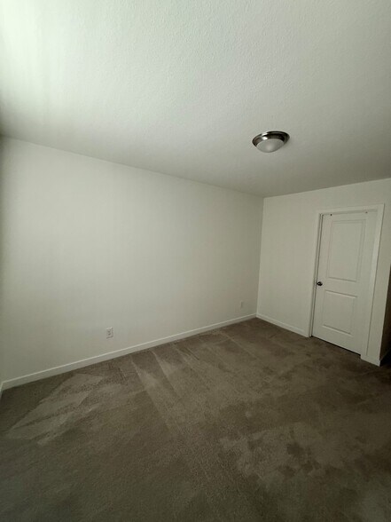 Building Photo - 8978 Woodmere Ct