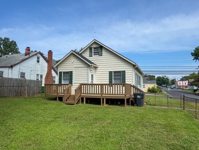 Building Photo - 2300 Danville St
