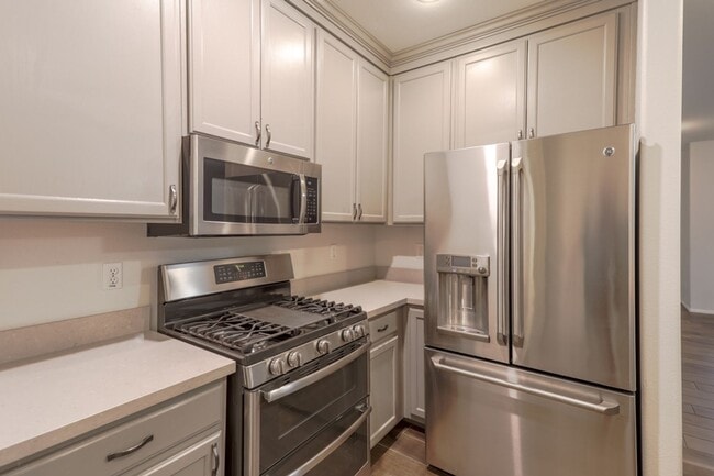 Building Photo - 2 Bedroom Condo In Guard Gated Summerlin C...