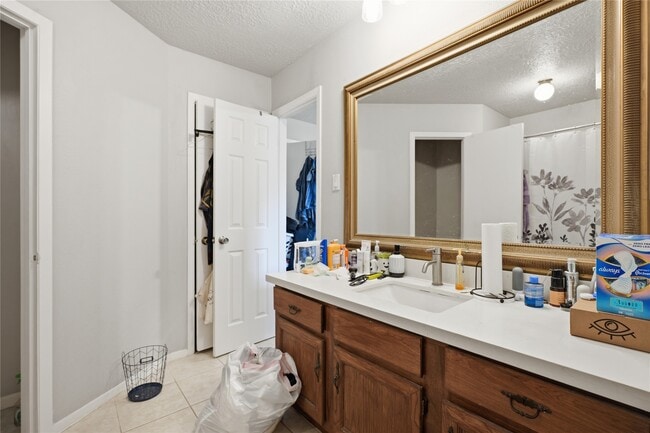 Building Photo - 466 El Toro Ln