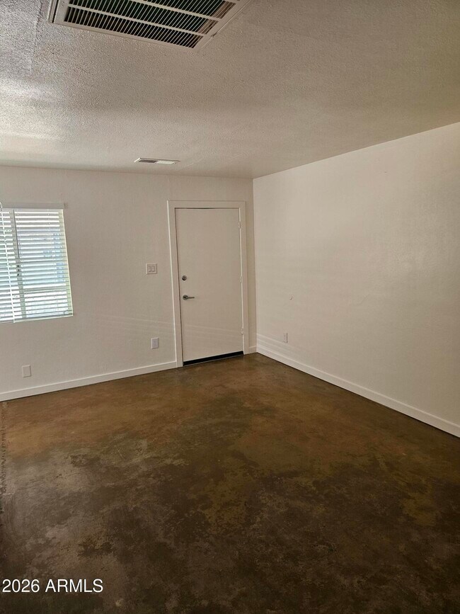 Building Photo - 802 W Turney Ave