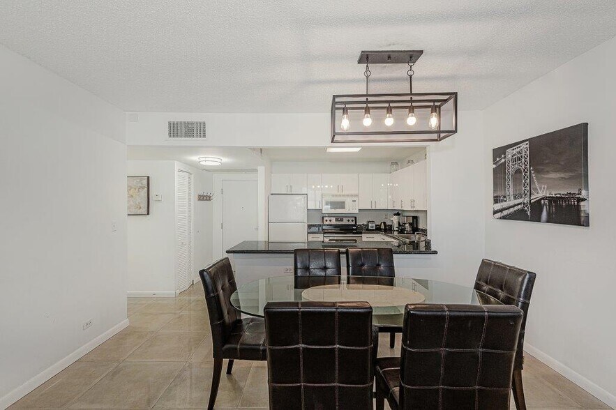 Building Photo - 2301 Collins Ave