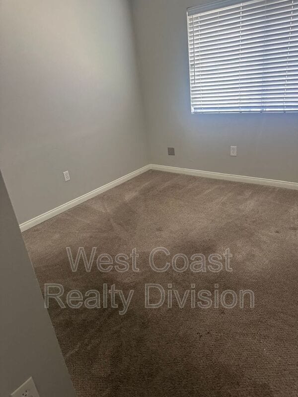Building Photo - 10635 Aristocrat Ct