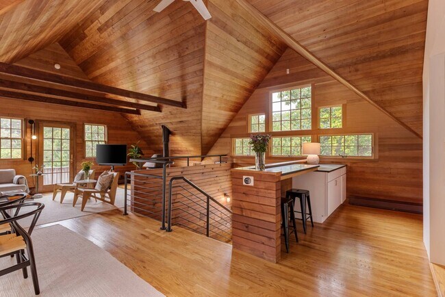 Building Photo - 350 Montauk Hwy