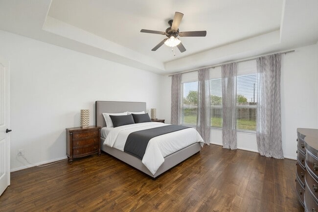 Building Photo - 13711 Contour Ct