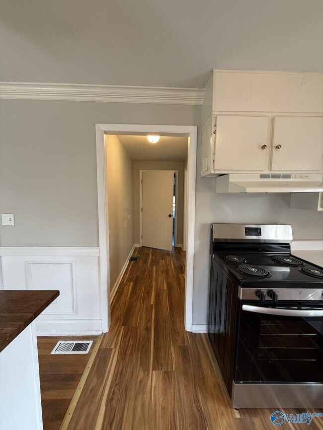 Building Photo - 403 Arthur St NW