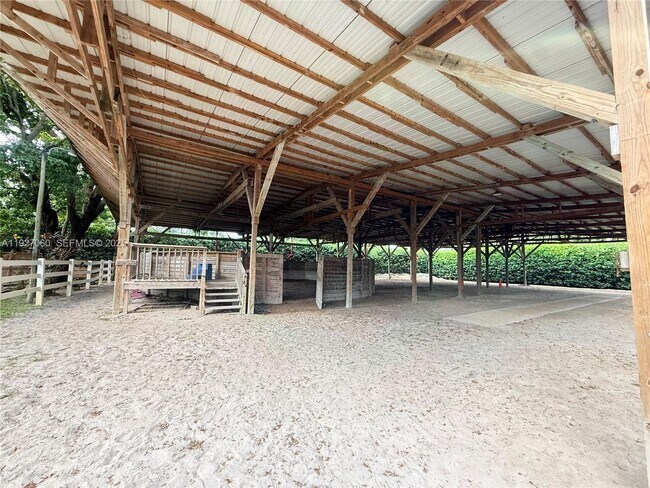 Building Photo - 5877 SW 123rd Ave