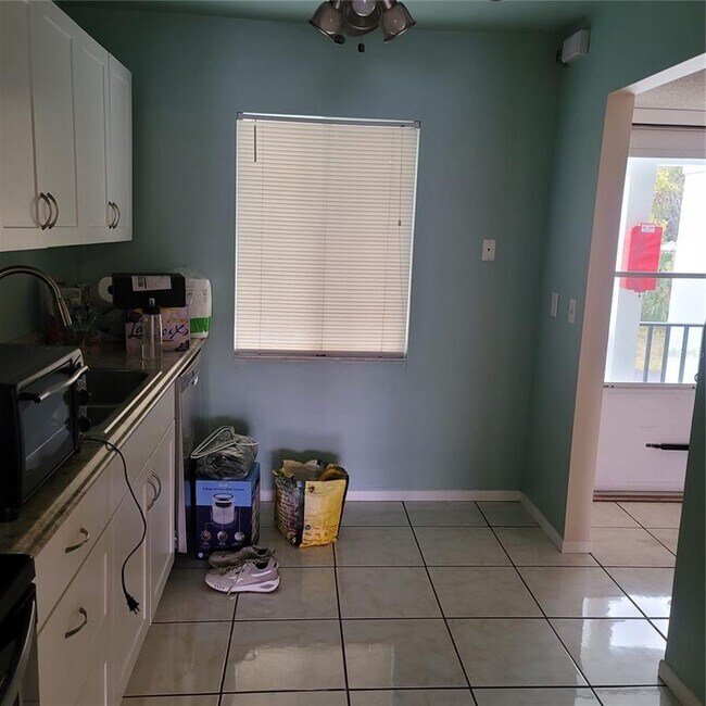 Building Photo - 2060 Marilyn St