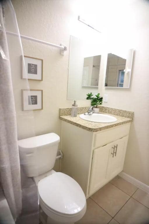 Building Photo - 826 N Lincoln Ave