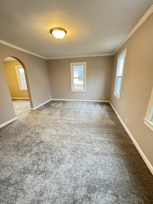 Building Photo - 1237 E Riverside Dr