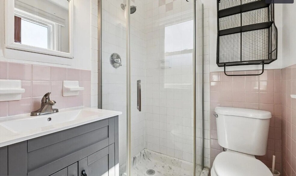 Building Photo - 7504 Valley Ave