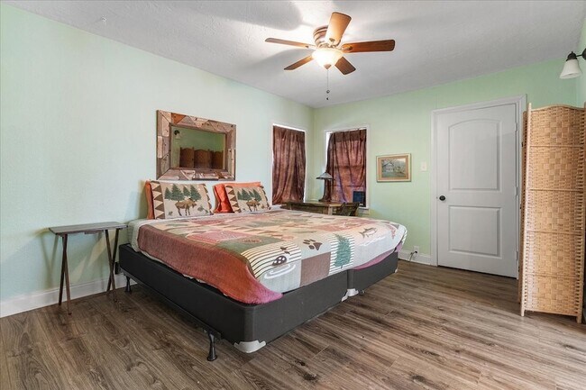 Building Photo - 259 Hiland Ln