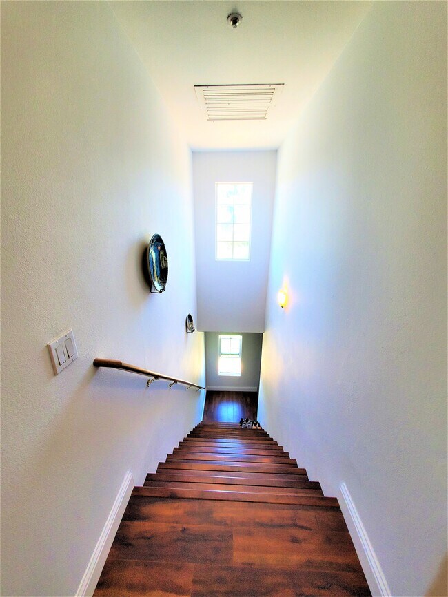 Stairs - 919 W Lewis St