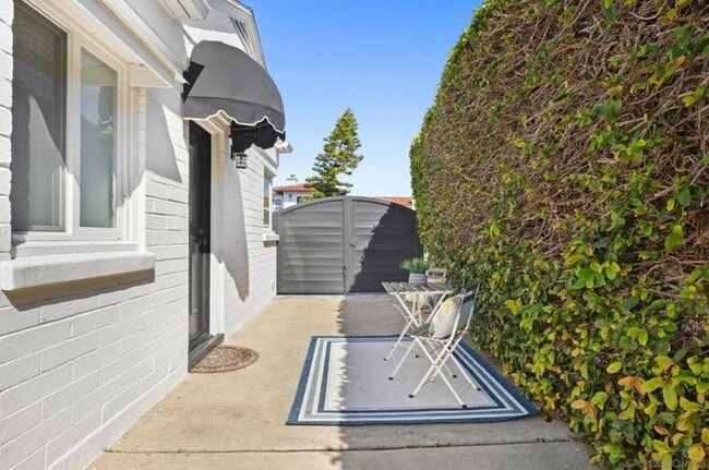 Building Photo - Single family house for rent in a fantastic location