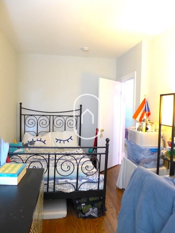 Building Photo - 11 Linden St