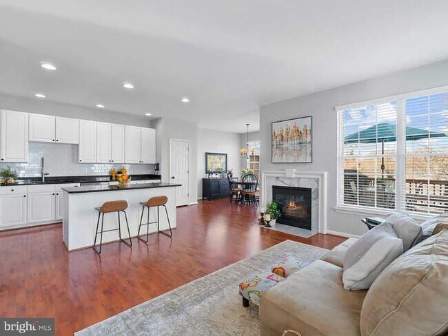 Building Photo - 47326 Sterdley Falls Terrace
