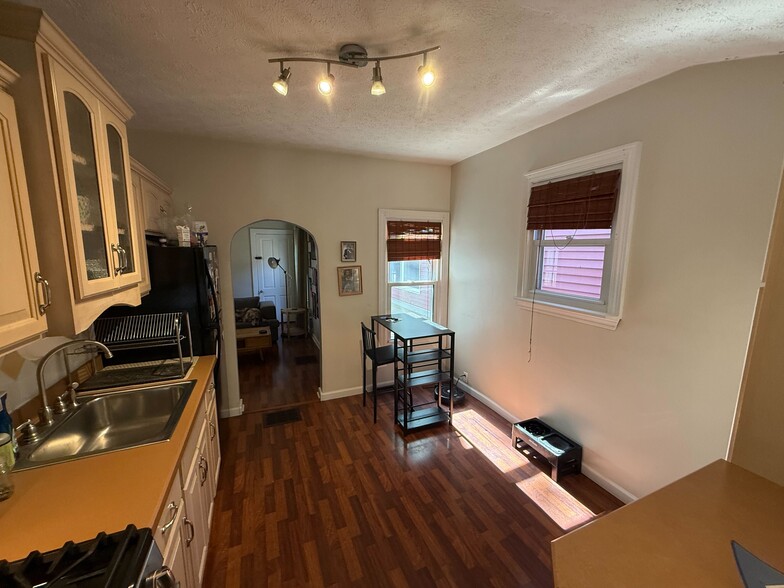 Building Photo - 930 Lexington Ave