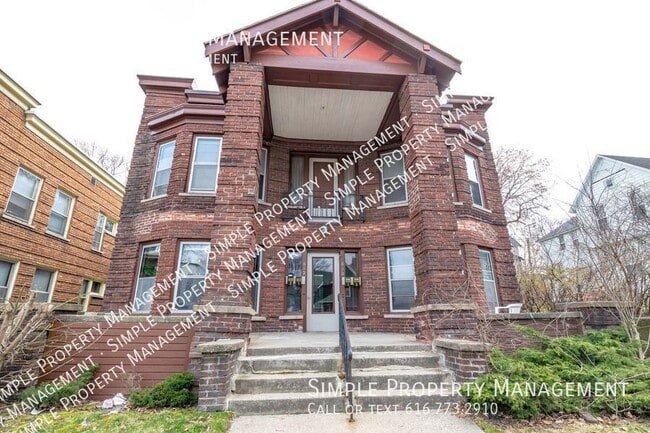 Primary Photo - 610 Michigan St NE