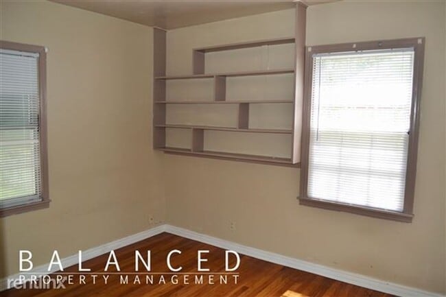 Building Photo - Don't miss out on this beautiful home!