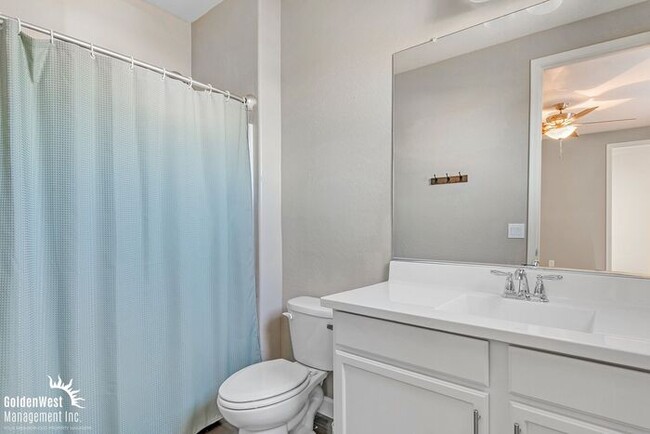 Building Photo - Beautiful 4Bdm 2Ba Two-Story Home with Poo...