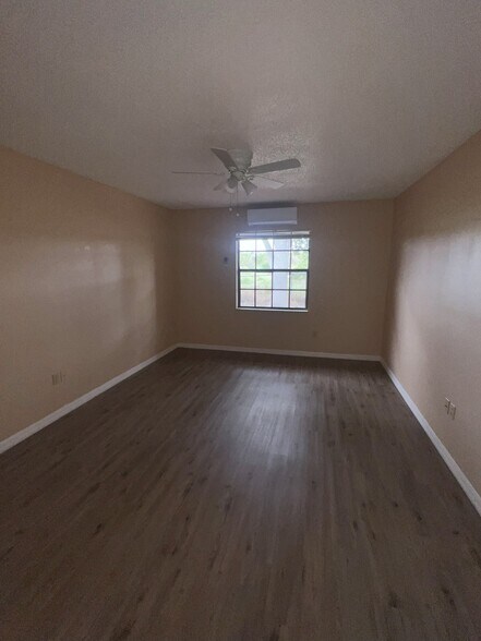 Building Photo - 6790 McLaren Pl
