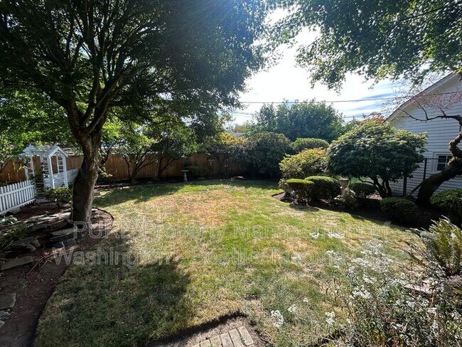 Building Photo - 208 N Washington Ave