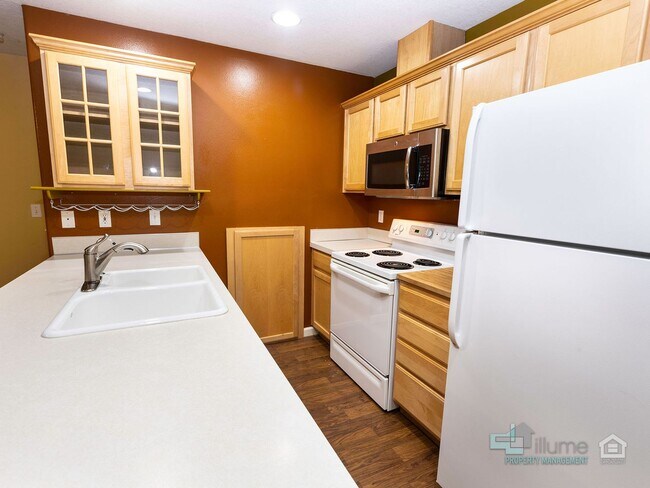Building Photo - 5215 SE Pardee St