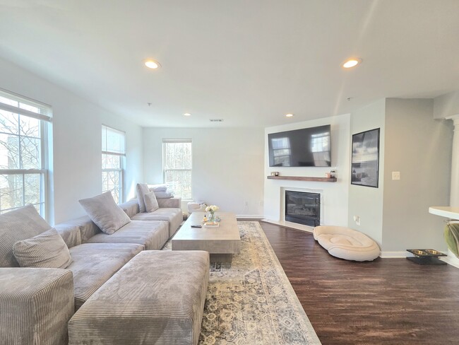 Building Photo - 1604 Post Oak Dr