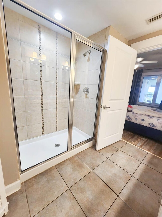 Building Photo - 11832 Front Beach Rd