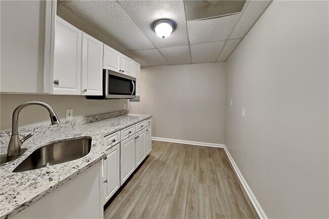 Building Photo - 1620 Berryhill Rd